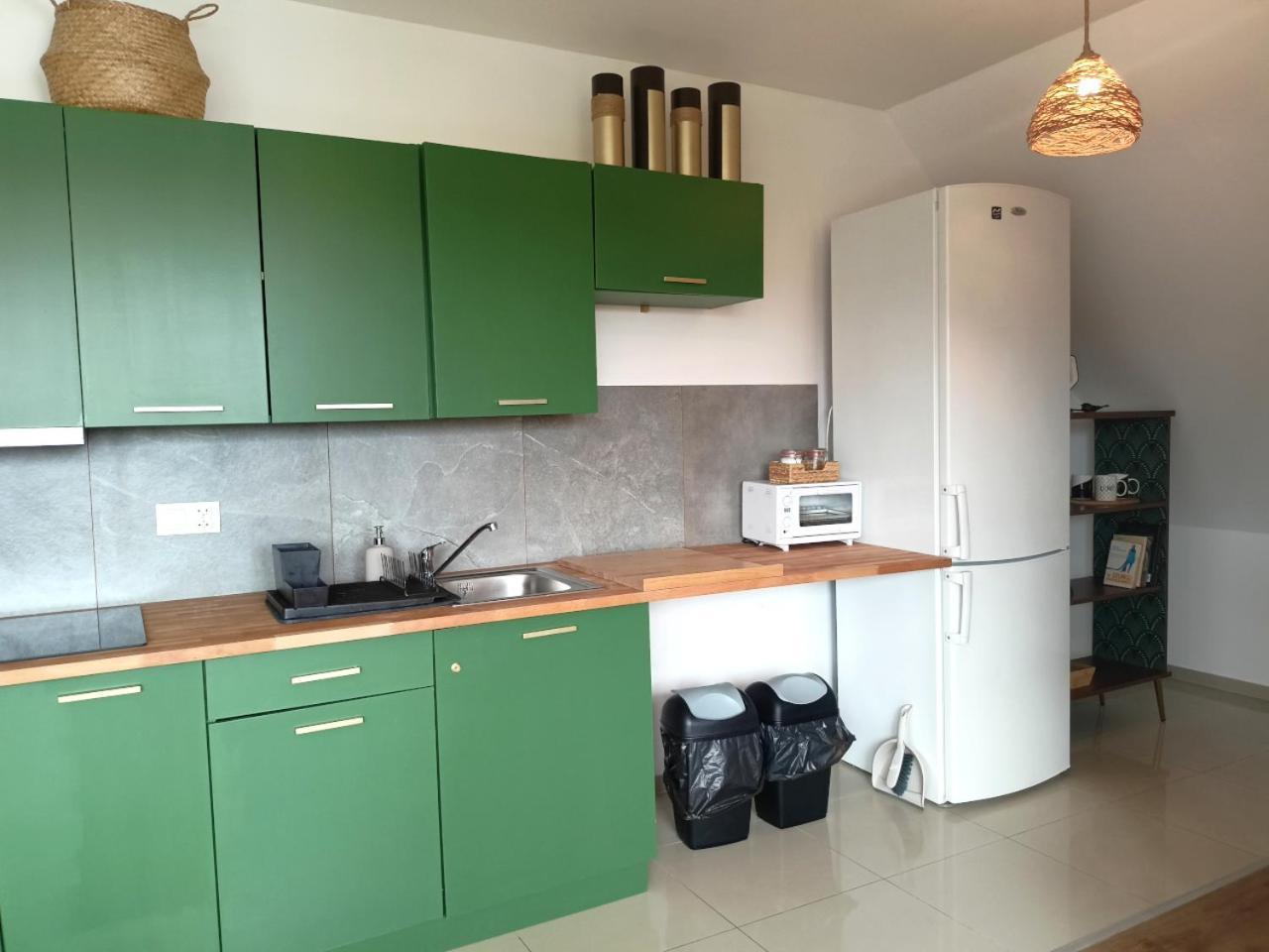 Lemuria Pokoje Hostel Chojnowska A เลกนิตซา ภายนอก รูปภาพ