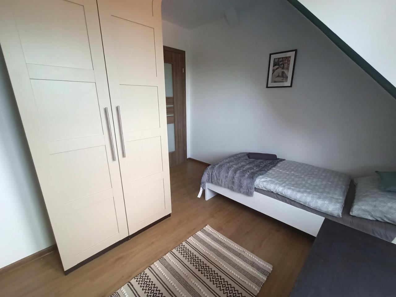 Lemuria Pokoje Hostel Chojnowska A เลกนิตซา ภายนอก รูปภาพ