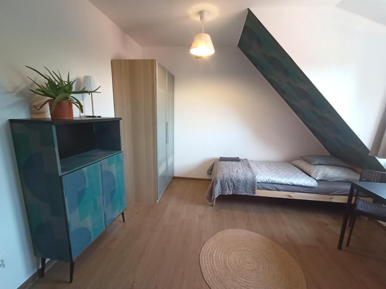 Lemuria Pokoje Hostel Chojnowska A เลกนิตซา ภายนอก รูปภาพ