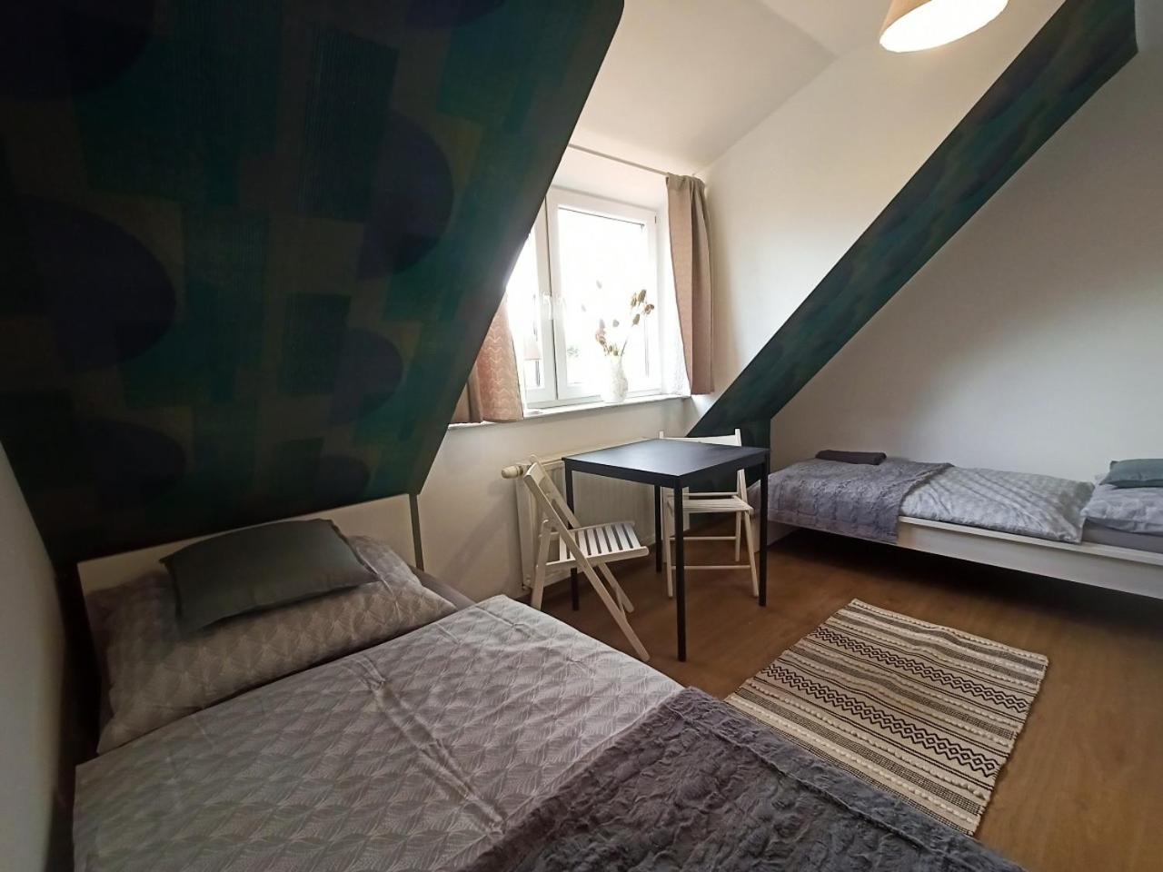 Lemuria Pokoje Hostel Chojnowska A เลกนิตซา ภายนอก รูปภาพ