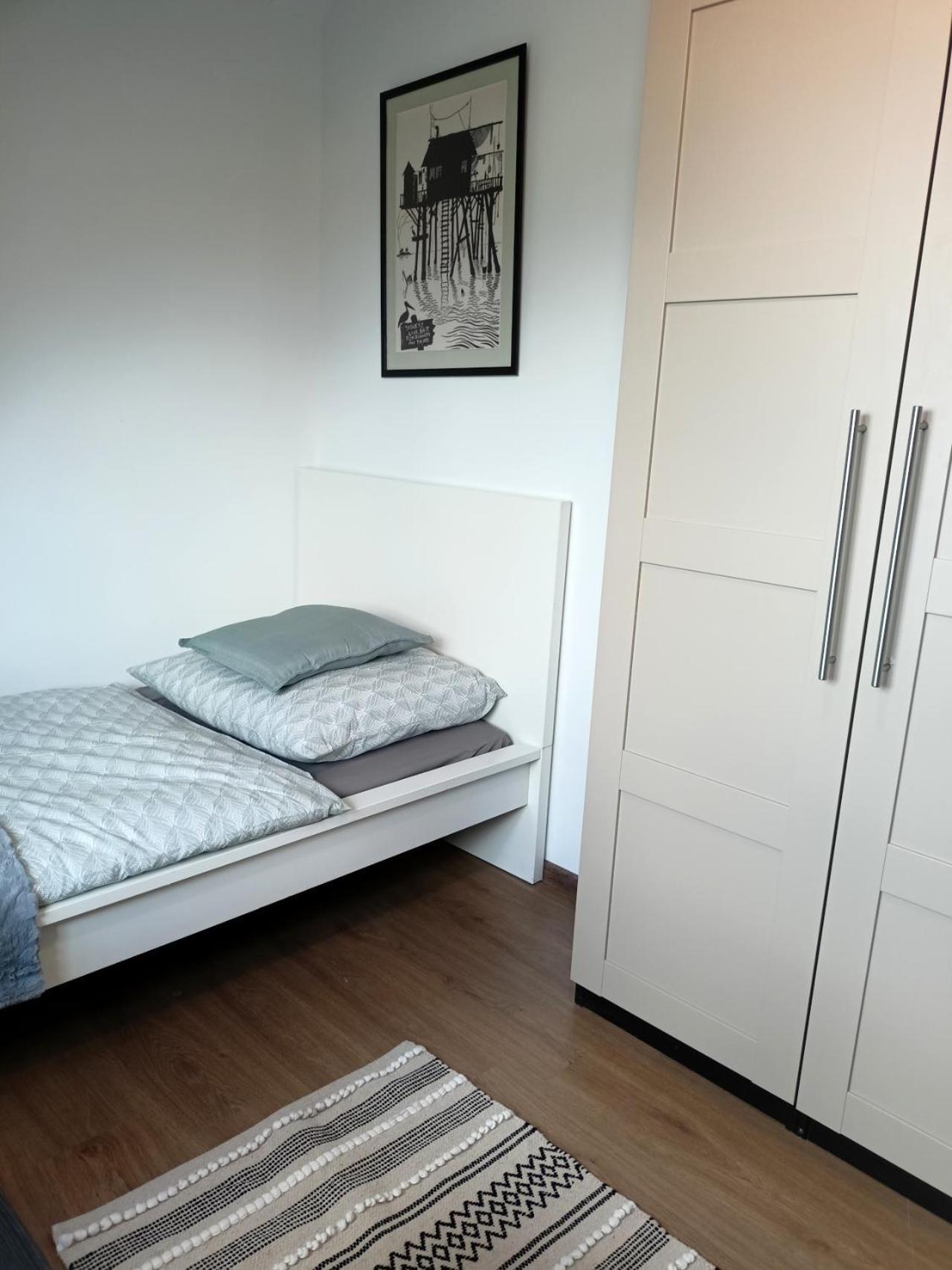 Lemuria Pokoje Hostel Chojnowska A เลกนิตซา ภายนอก รูปภาพ